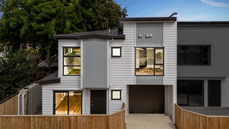 24E Aurea Avenue, Pakuranga, Auckland - Carousel 1