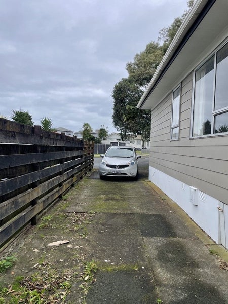 28 Hinton Place, Weymouth, Auckland - Carousel 23