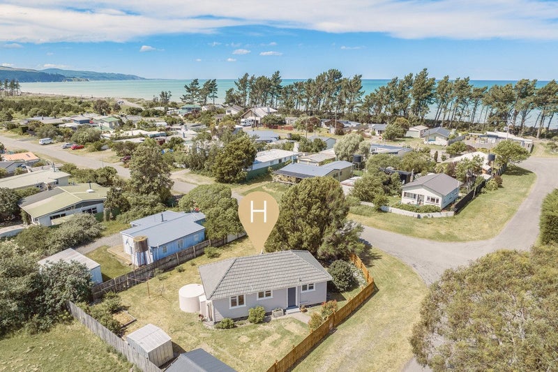 11 Holton Road, Amberley, Amberley - Carousel 1