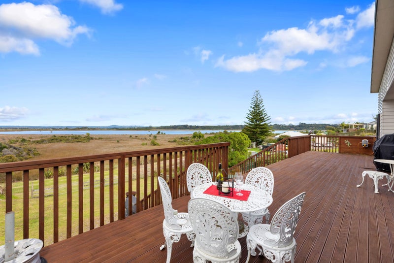528 Pukehina Parade, Te Puke - Carousel 1