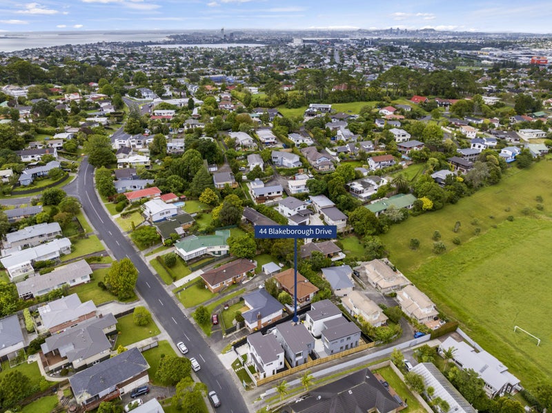 44C Blakeborough Drive, Forrest Hill, Auckland - Carousel 2
