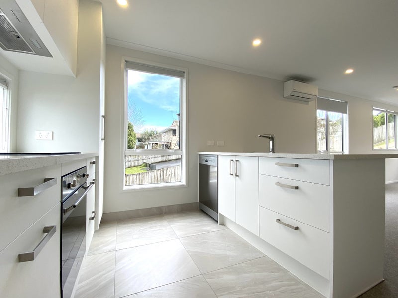 95C Athena Drive, Totara Vale, Auckland - Carousel 1