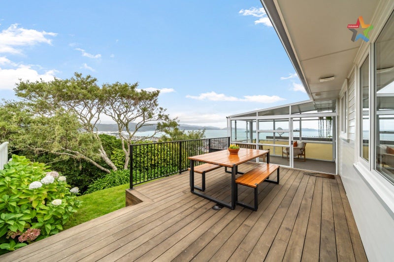 4/30 London Road, Korokoro, Lower Hutt - Carousel 1