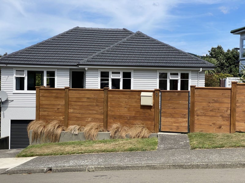 9 Woodstock Terrace, Tawa, Wellington - Carousel 1