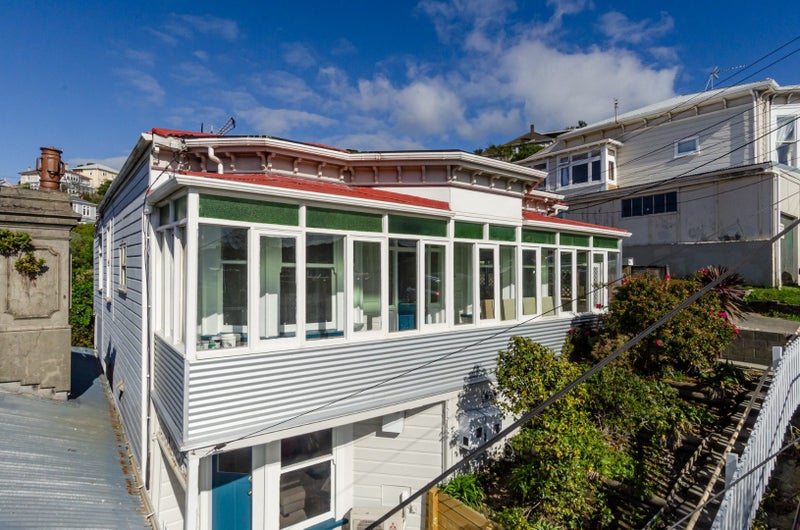 35 Hankey Street, Mount Cook, Wellington - Carousel 1