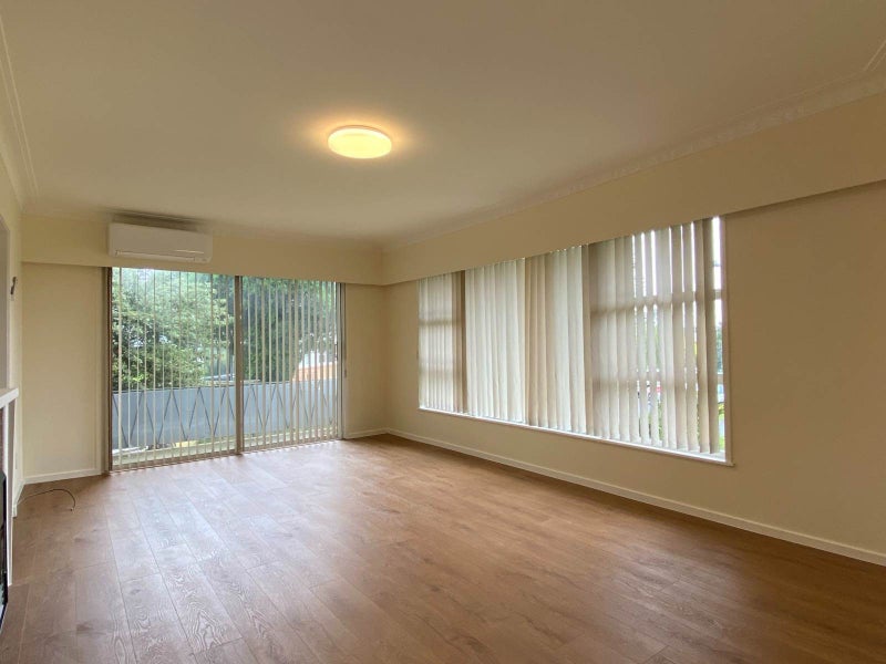 15 Baringa Place, Botany Downs, Auckland - Carousel 2