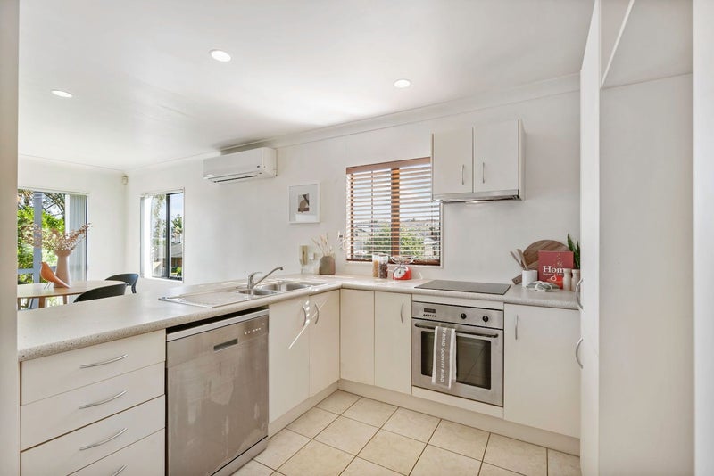 1/14 Ponderosa Drive, Oteha, Auckland - Carousel 2