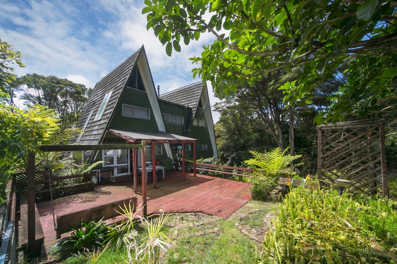 10 Waerenga Place, Titirangi, Auckland - Carousel 2