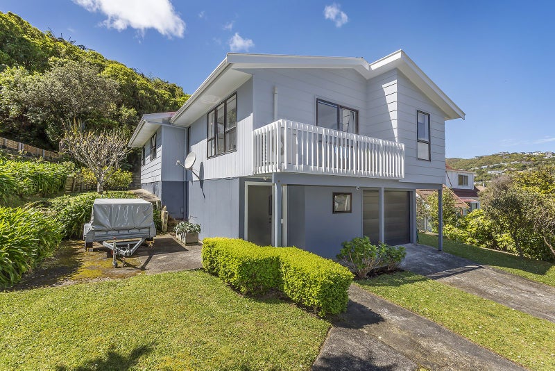 4 Percy Dyett Drive, Karori, Wellington - Carousel 1