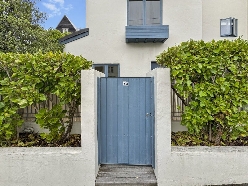 7A Austin Street, Mount Victoria, Wellington - Carousel 2