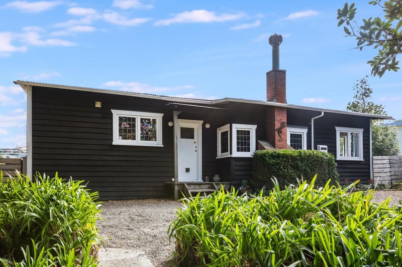 62 Main Road, Titahi Bay, Porirua - Carousel 1