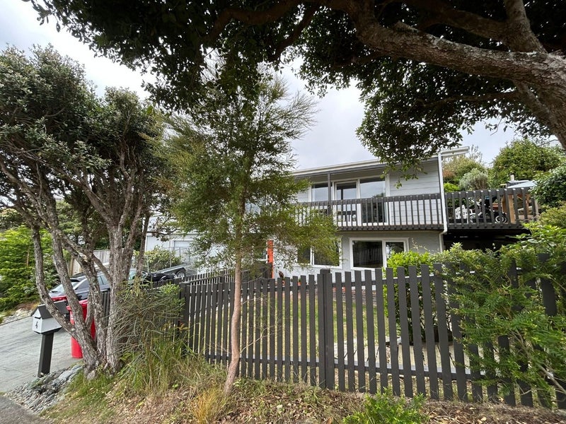 4 Latitude Close, Whitby, Porirua - Carousel 21