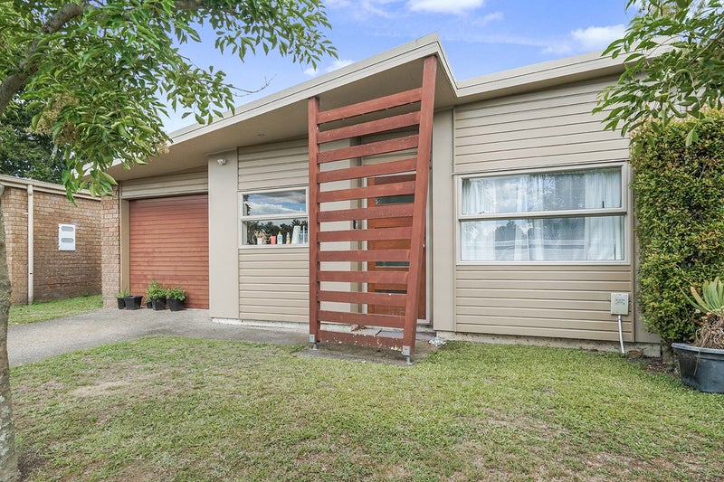 2/46 Peachgrove Road, Hamilton East, Hamilton - Carousel 1