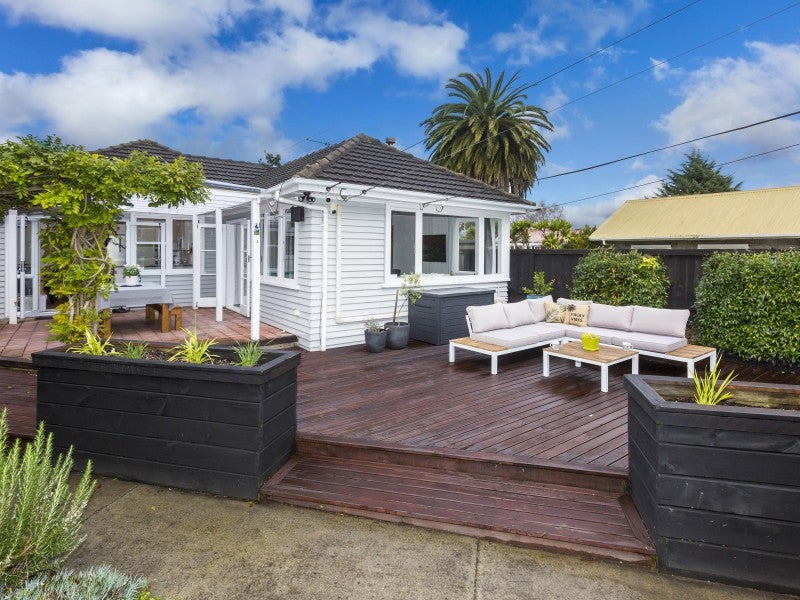 9 Davis Crescent, Elderslea, Upper Hutt - Carousel 1