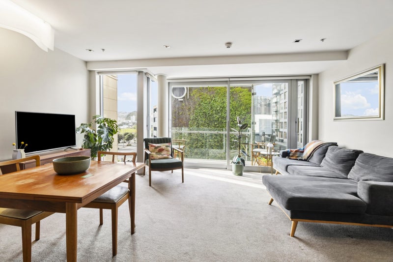 3H/82 Cable Street, Te Aro, Wellington - Carousel 2