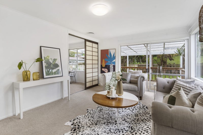 8 Wanita Place, Totara Vale, Auckland - Carousel 2