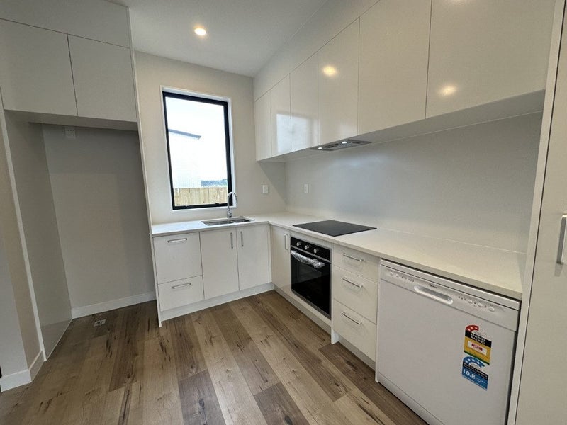 4 Matakohe Road, Westgate, Auckland - Carousel 2