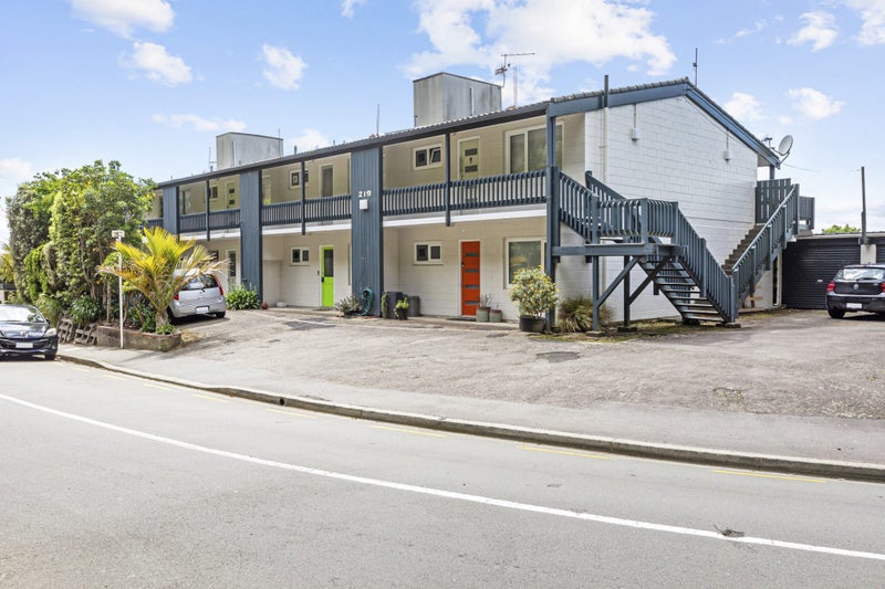 6/219 Grant Road, Thorndon, Wellington - Carousel 1