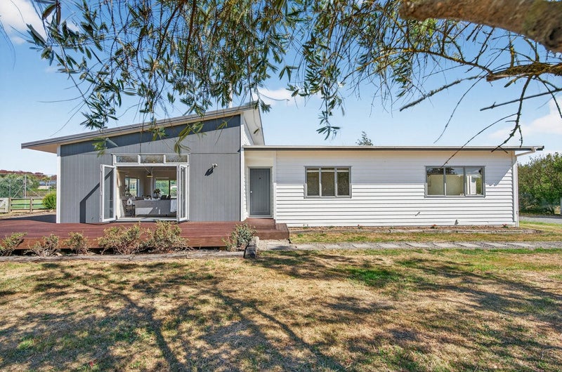 8 Redwood Lane, Martinborough - Carousel 1