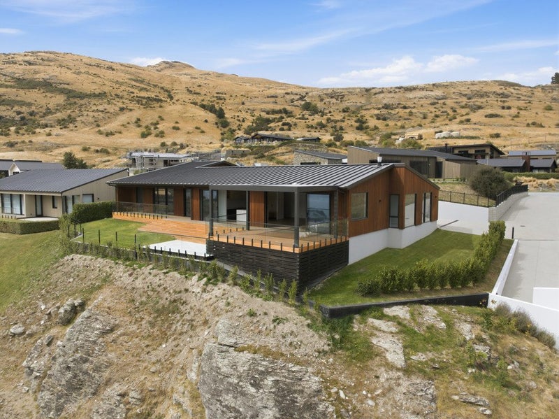 6 Red Deer Rise, Kelvin Heights, Queenstown - Carousel 1
