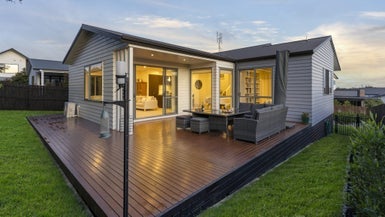 61B Castledine Crescent, Glen Innes, Auckland - Carousel 1