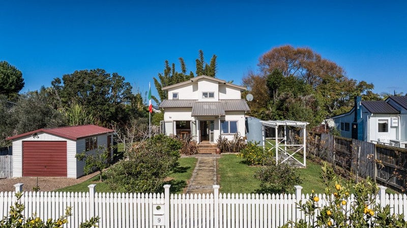 9 Nikau Road, Oneroa, Waiheke Island - Carousel 2