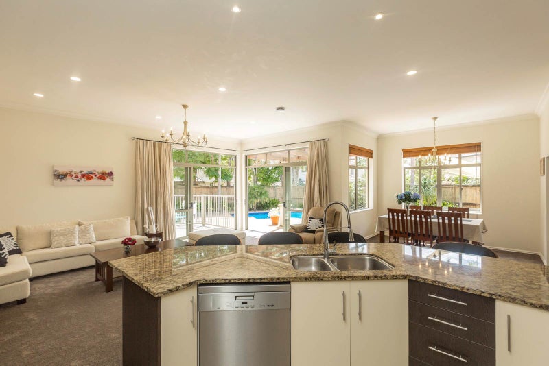 5 Earlshall Drive, Flat Bush, Auckland - Carousel 1