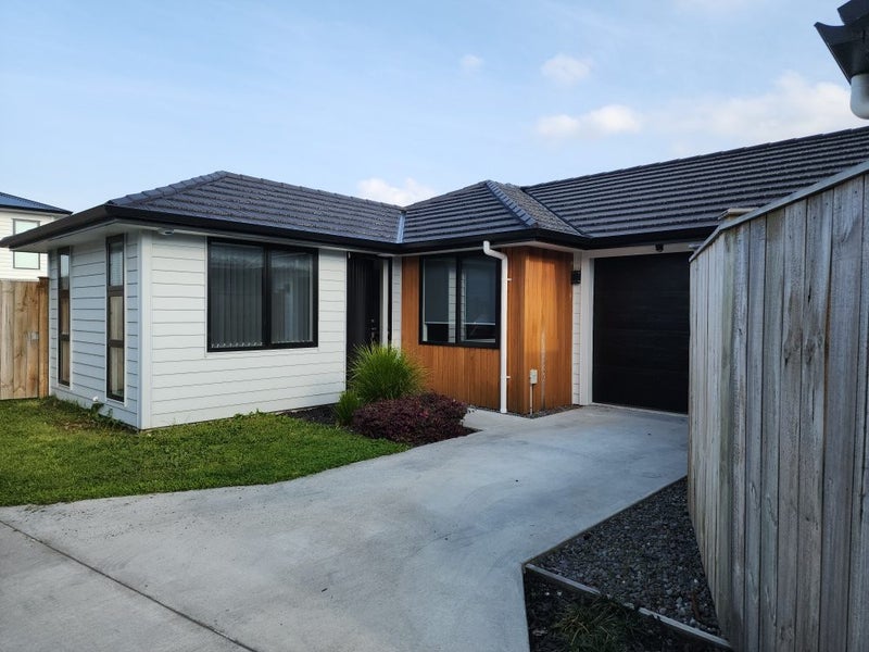 2/12 Arahi Place, Rototuna North, Hamilton - Carousel 1