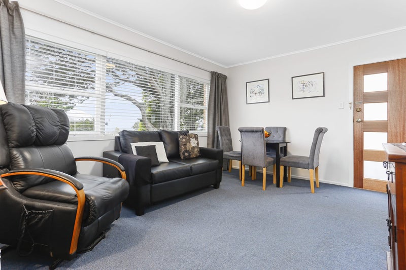 2/14 Strong Street, St Johns, Auckland - Carousel 1