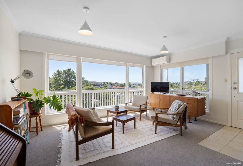 2/8 Geraldine Place, Kohimarama, Auckland - Carousel 1