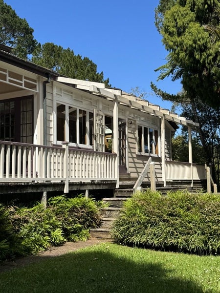 905 West Coast Road, Waiatarua, Auckland - Carousel 1