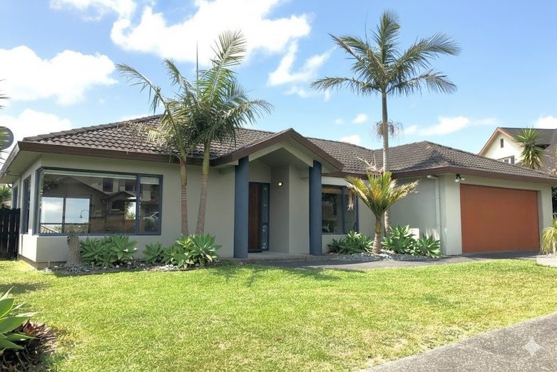 11 Dairyland Drive, East Tamaki Heights, Auckland - Carousel 1