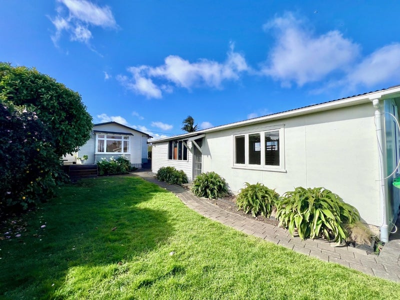 32 Hawea Road, Point Chevalier, Auckland - Carousel 2