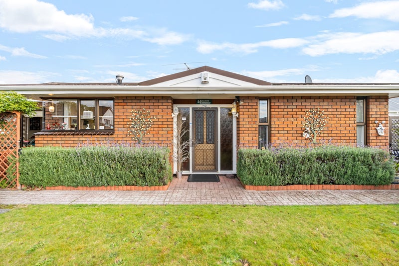 24 Camp Street, Silverstream, Upper Hutt - Carousel 2