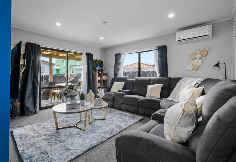 1/11 Blackgate Place, Weymouth, Auckland - Carousel 2