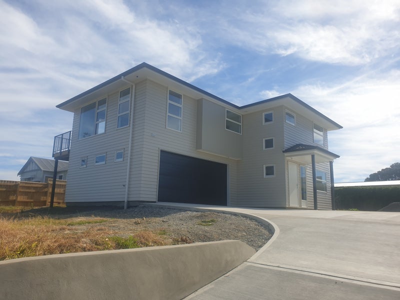 31 Main Road, Titahi Bay, Porirua - Carousel 1