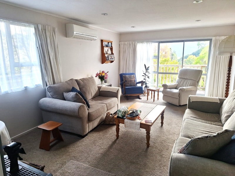 7 Chichester Drive, Pinehaven, Upper Hutt - Carousel 2