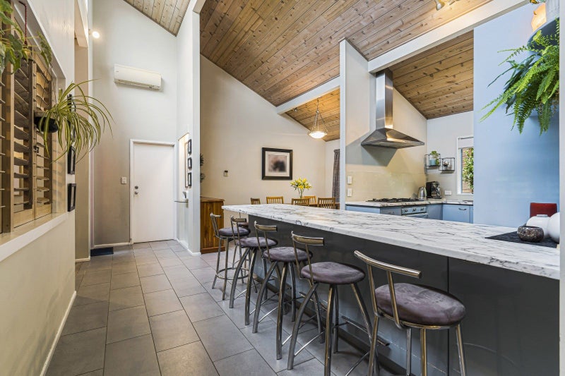 10 St Lucia Place, Unsworth Heights, Auckland - Carousel 2