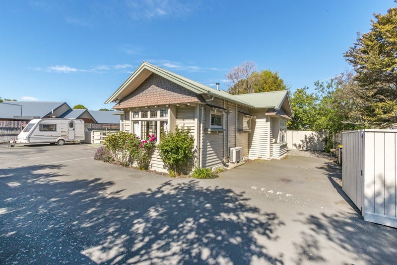 8 Memorial Avenue, Ilam, Christchurch - Carousel 2