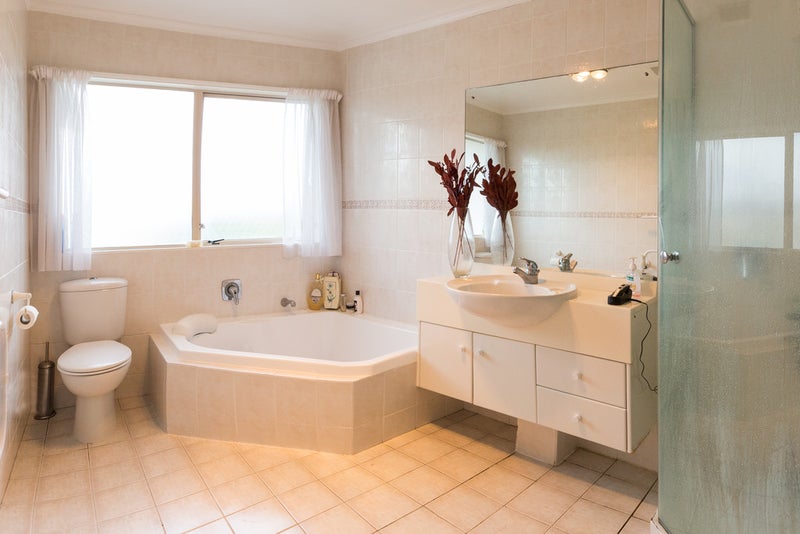 9 Santa Ana Drive, Shamrock Park, Auckland - Carousel 8