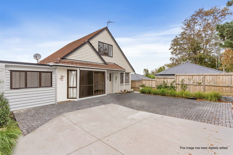 15B Regia Close, Half Moon Bay, Auckland - Carousel 1