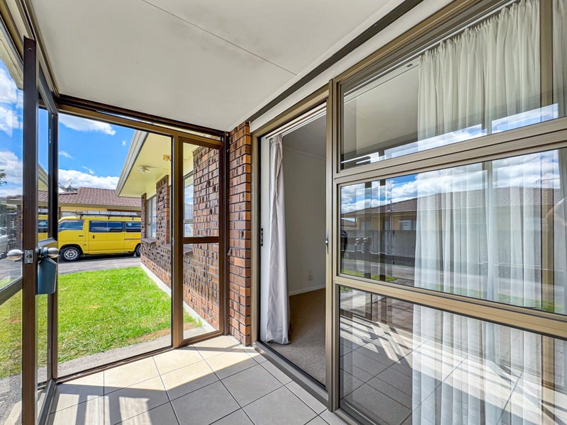 2/12 Duke Street, Papakura, Auckland - Carousel 2