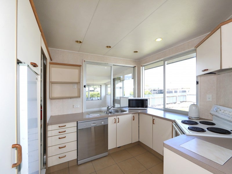 11 Yarmouth Road, Flaxmere, Hastings - Carousel 2