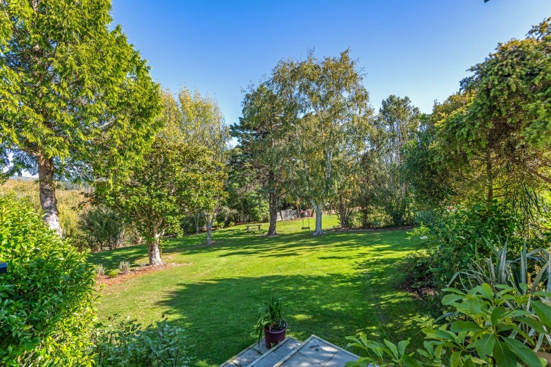 61 Turitea Road, Fitzherbert, Palmerston North - Carousel 25