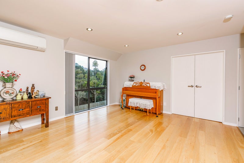 20 Lakeridge Close, Northcross, Auckland - Carousel 26