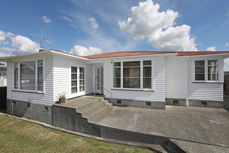 212 Botanical Road, Takaro, Palmerston North - Carousel 1