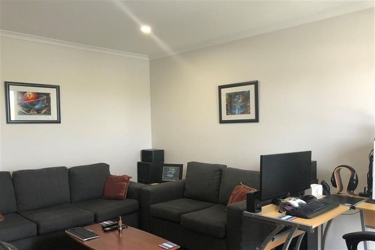 23 Tennille Street, Flagstaff, Hamilton - Carousel 2