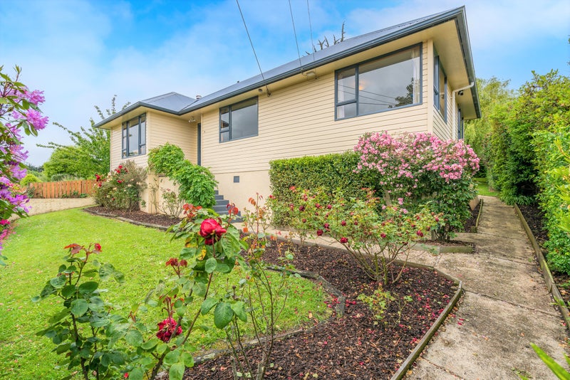 37 Burgess Street, Green Island, Dunedin - Carousel 1