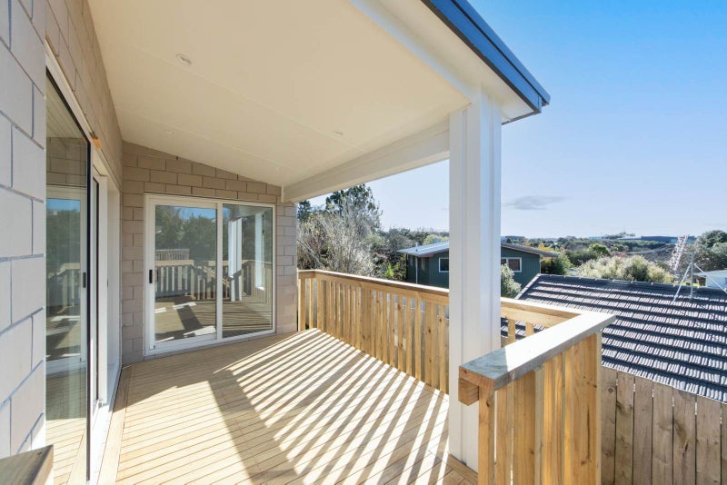 5E Quiet Street, Te Atatu South, Auckland - Carousel 2