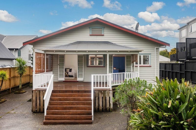 23 Lloyd Avenue, Mount Albert, Auckland - Carousel 1